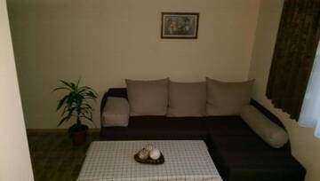 Фото номера Семейный люкс с балконом Гостевой дом Guest House Elena г. Велинград 4