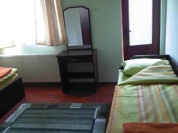 Фото номера Трехместный номер с балконом Гостевой дом Guest House PIP г. Велинград 3