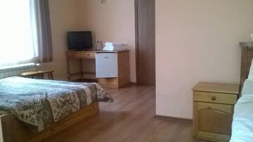 Фото номера Трехместный номер с балконом Гостевой дом Guest House Gergevana г. Велинград 6