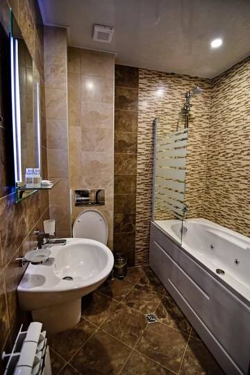 Фото номера Deluxe Double Room with Hot tub and Balcony Гостевой дом Zarevata Guest House г. Велинград 2