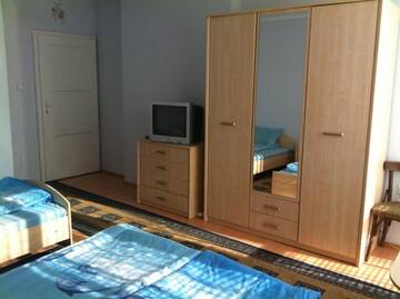 Фото номера Трехместный номер с балконом Отель Family Hotel Velevi г. Велинград 4