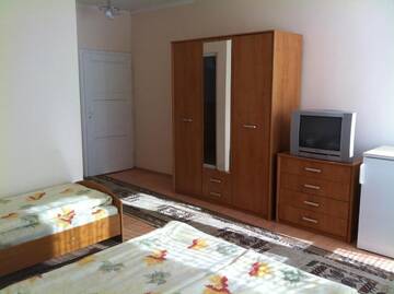 Фото номера Трехместный номер с балконом Отель Family Hotel Velevi г. Велинград 7