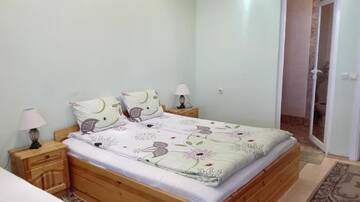 Фото номера Трехместный номер эконом-класса с балконом Отель Family Hotel Velevi г. Велинград 4
