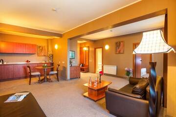 Фото номера Суперлюкс с двумя спальнями и балконом Отель Park Hotel Olymp &amp; SPA г. Велинград 6