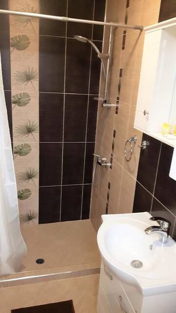Фото номера Двухместный номер Делюкс с 1 кроватью и балконом Гостевой дом Guest House Radoychevi г. Велинград 6